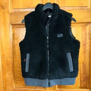 Bass Outdoor Women’s Sherpa Vest Size Med-NWTS